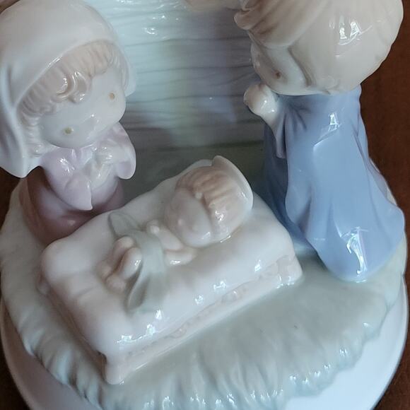 Vintage Roman Rotating Music Box Figurine Christmas Nativity Made in Japan - Picture 4 of 12